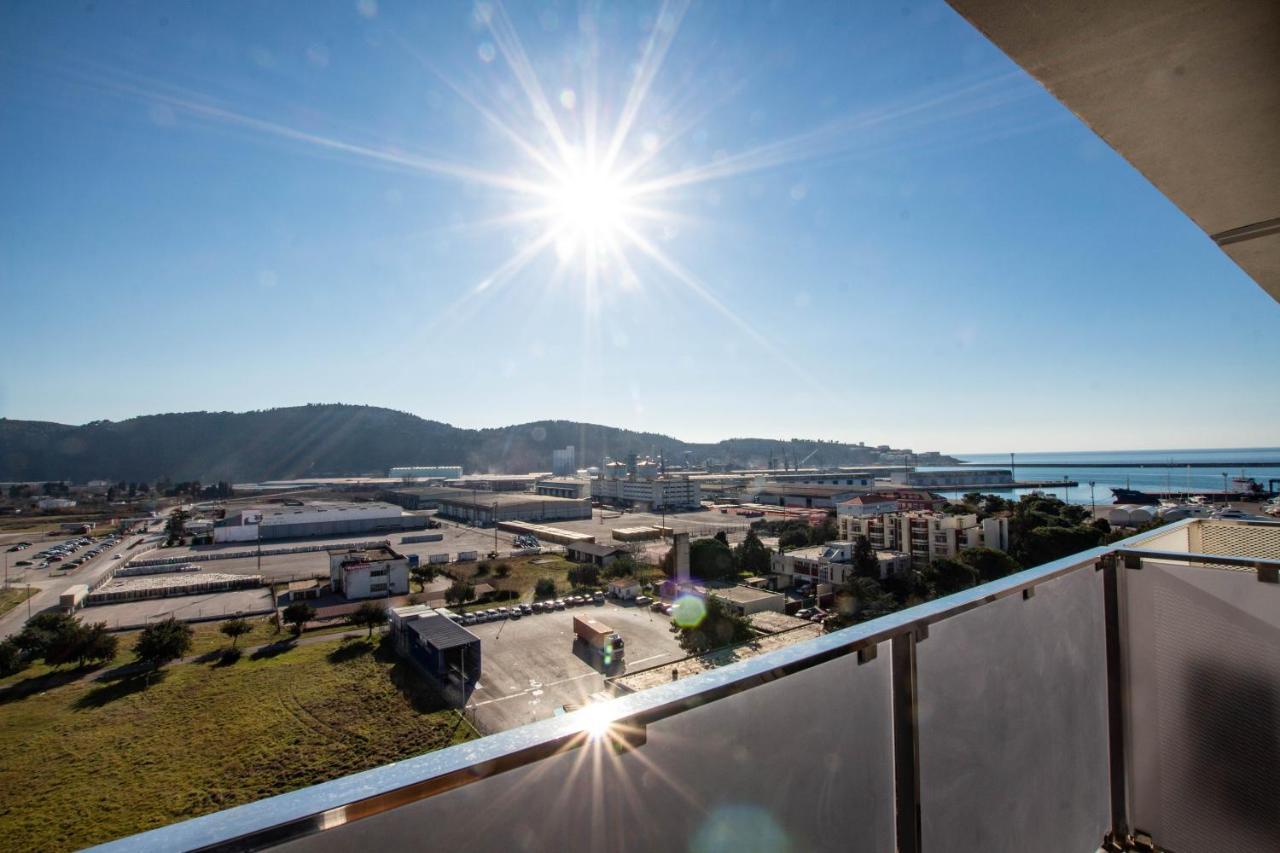 Follow The Sun - 4 Person Apartment Бар Экстерьер фото