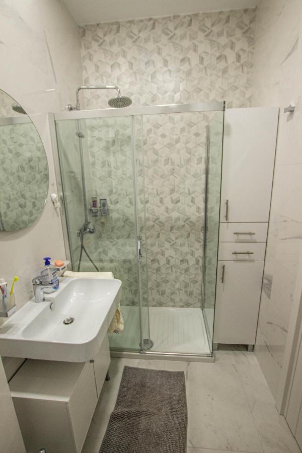 Follow The Sun - 4 Person Apartment Бар Экстерьер фото