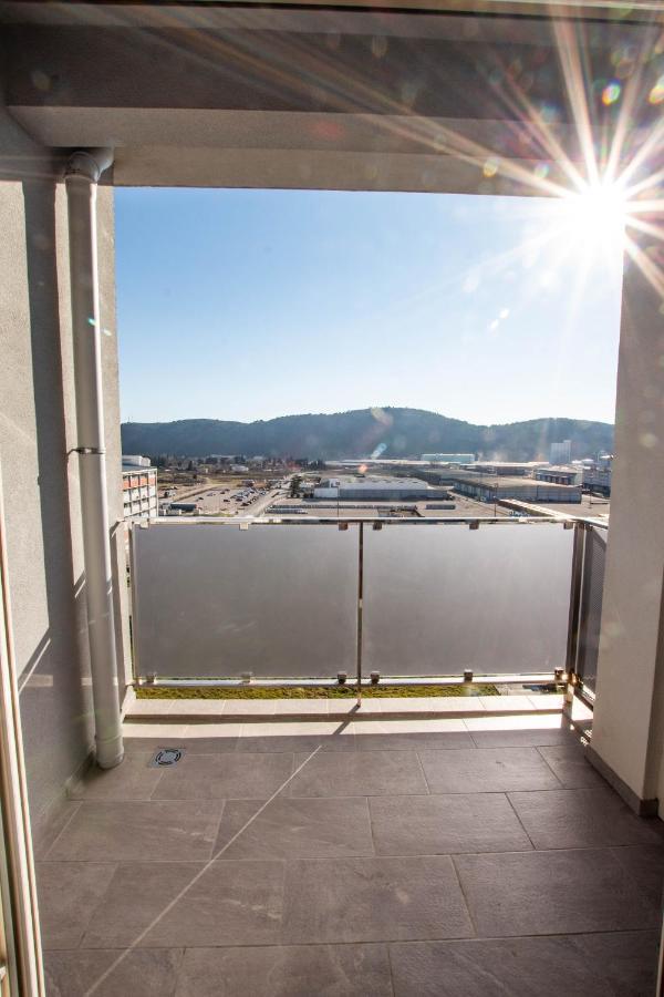Follow The Sun - 4 Person Apartment Бар Экстерьер фото
