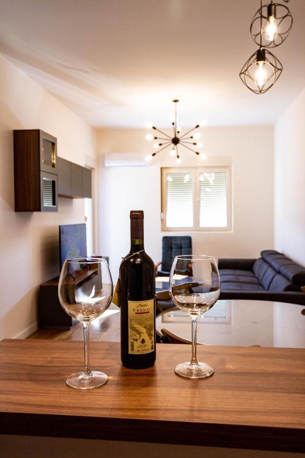 Follow The Sun - 4 Person Apartment Бар Экстерьер фото